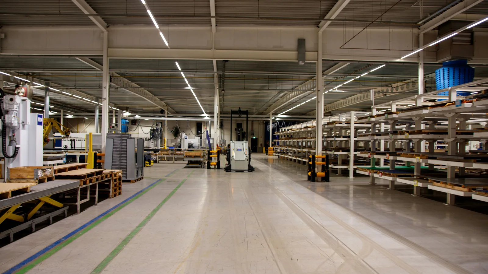 Industrial workshop floor for neutral spare parts sourcing context